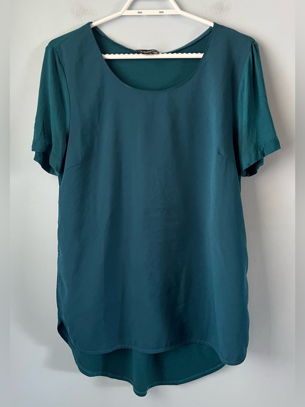 ✨ 3/$30 Le Château Teal Short-Sleeve Scoop Neck Flowy Mixed Media Top Size M